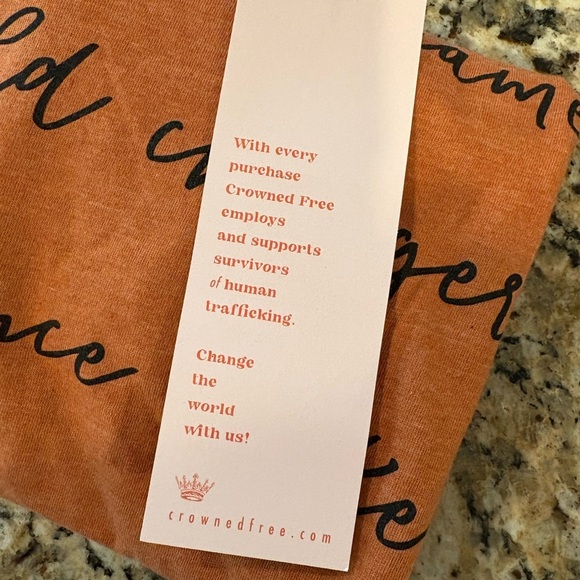 👑CROWNED Free Dreamer Tee - Picture 6 of 6